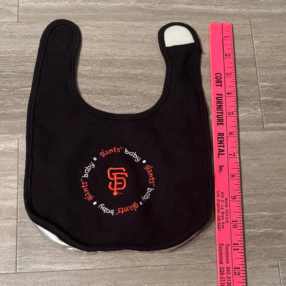 San Francisco Giants MLB Black Lined Bib Baby Fanatic brand